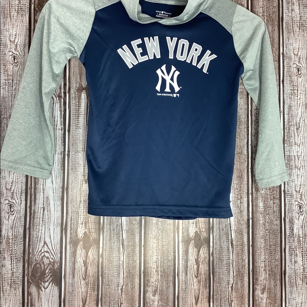 Boys hooded long sleeve New York Yankees shirt